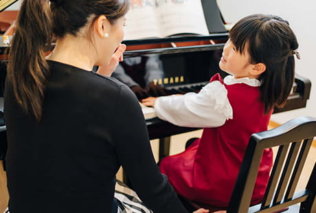 お子さまにピアノを習わせたいとお考えの親御さまへ