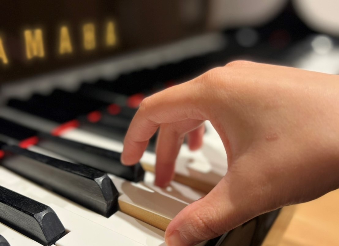 東京のピアノ教室｜東京ルクスピアノ教室 講師ブログ｜TBSテレビ「神業チャレンジ」の「神業ピアノ」のサポート 三度の和音のピアノと手元