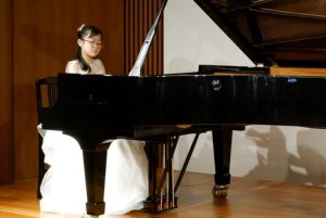 東京ルクスピアノ教室ハイレベルコース修了発表会の出演者の演奏画像4